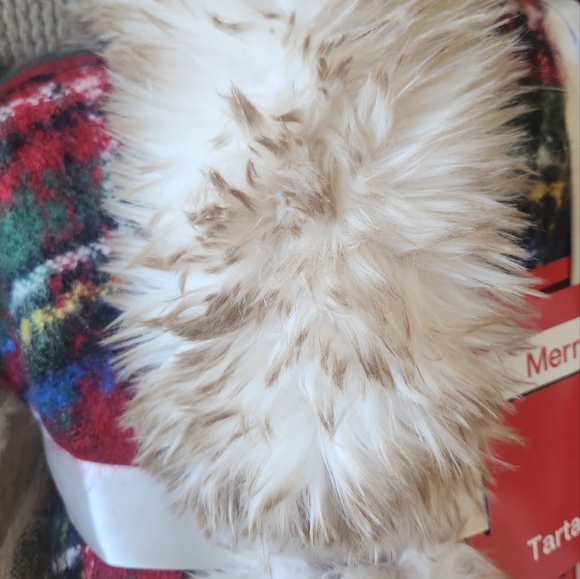 NWT - Red Tartan Plaid Throw Blanket - Picture 2 of 4